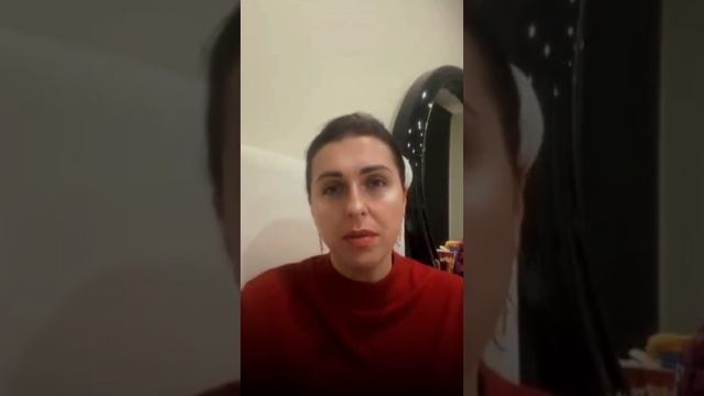 Мужчина выбирает ту..