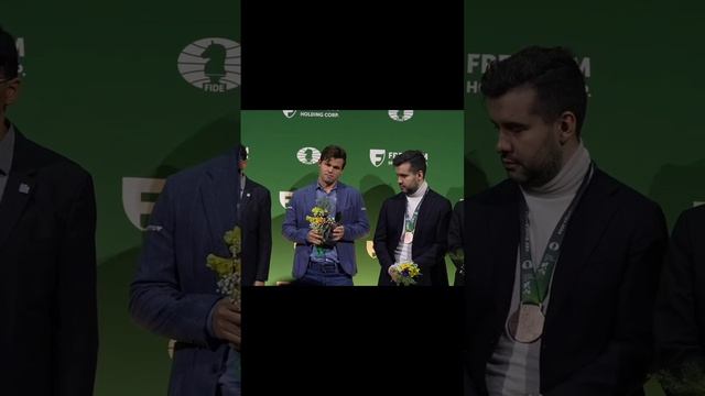 Карлсен и Непомнящий