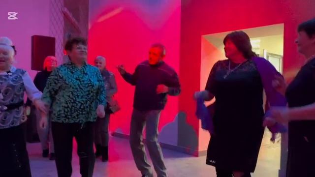 «От всей души»: для климовчан организовали рождественский бал и концерт «Сюрпризы Рождества»