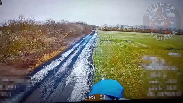 Наши бойцы в Курской области за один выход с помощью FPV-дронов на оптоволокне уничтожили САУ и танк