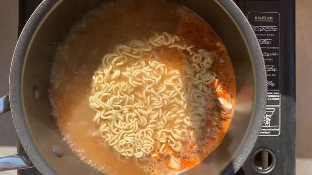 Nongshim Shin Ramyun Black