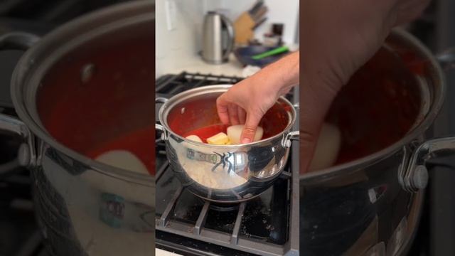 Marcella Hazan’s Easy Tomato Sauce for Pasta #shorts #recipe #pastarecipe #pastasauce