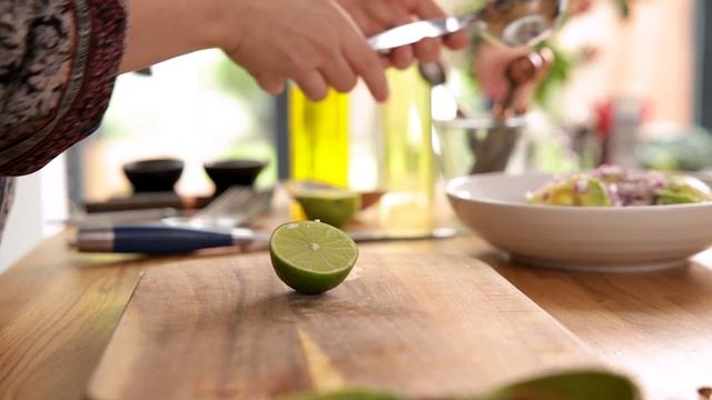 My Favourite Homemade Fresh Guacamole | Ready in 5 minutes!