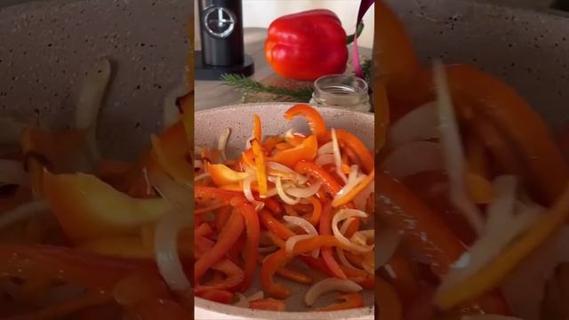 Фунчоза с сочными овощами и курицей 🍗