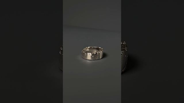 Кольцо Shore с необычной фактурой