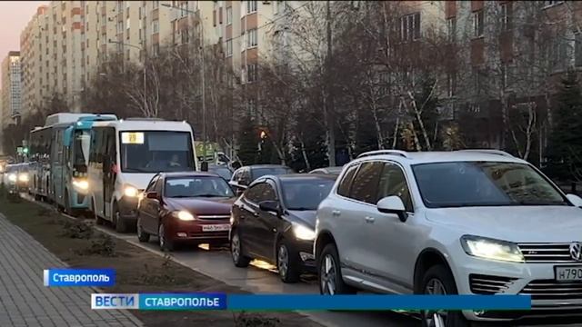 Первый рабочий день в Ставрополе ознаменовался заторами на дорогах