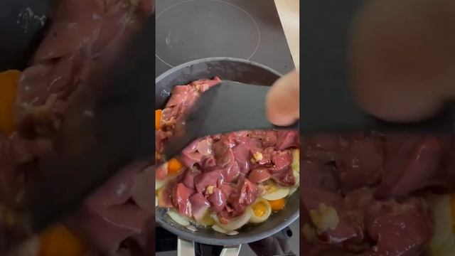 Паштет из куриной печени так же быстро готовится ,как я говорю!Поверьте это вкусно 😋