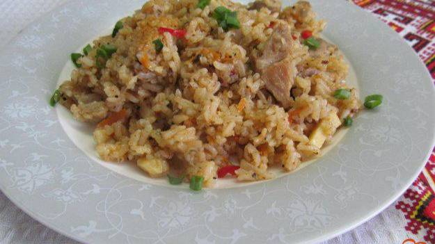 Свинина с рисом и морковью по-корейски в мультиварке