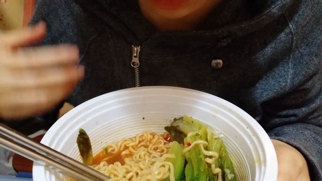 Korean Nongshim Shin Ramyeon | Ramen Noodles | 農心辛辣面 : ASMR / Mukbang ( Eating Sounds )