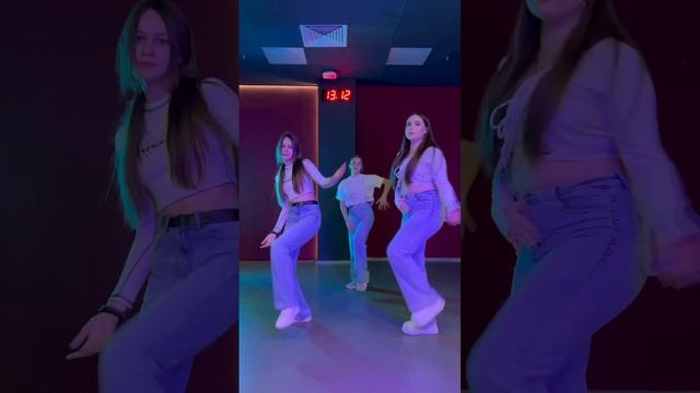 Девчонки с группы 
GIRLY HIP-HOP😍