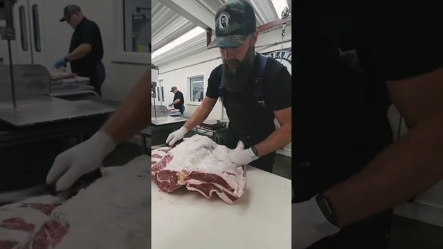 Taking lifter meat off of a Beef Rib Section 🔪🥩 #shorts #beef