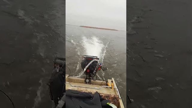 Лодка Крым с болотоходом.