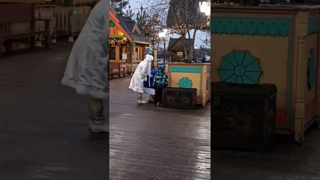 Два деда Мороза на Святоозерской