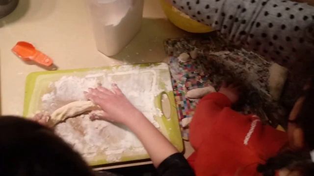 Скоро будут готовы ленивые вареники!