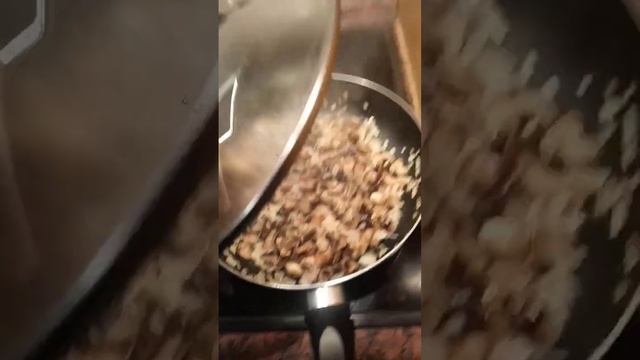 Простые и дешёвые котлеты из пюре с грибами и луком! #shorts #food #germany #tafel