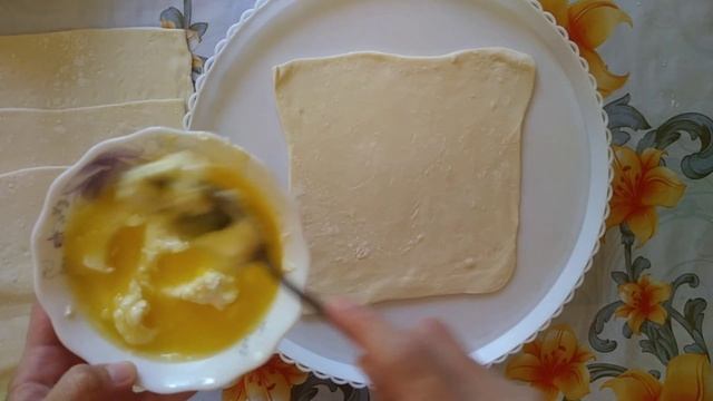 Супер слоеная самса. Очень вкусный. Manabuni somsa desa bo'ladi.