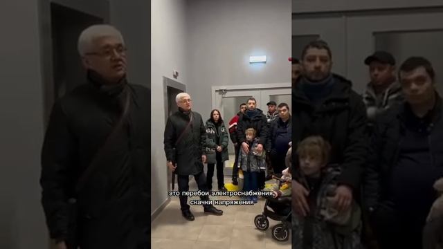 🛗В ЖК «Мой адрес на Клинской» не работают лифты, люди поднимаются пешком на 31 этаж🛗