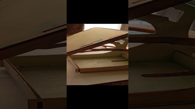 Подготовила новую кормушку, чтобы обклеить плёнкой и скотчем от снега, дождя и ветра.
