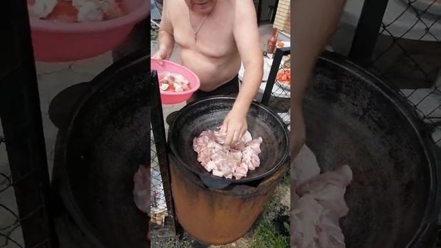 Готовим в казане на огне часть 1