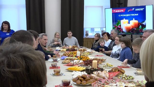 Губернатор Василий Анохин встретился с участниками специальной военной операции и их семьями