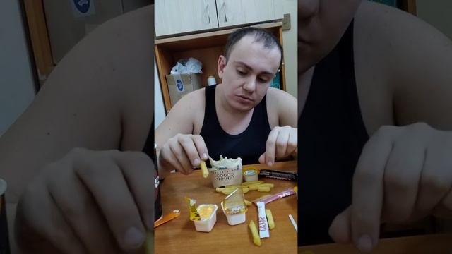 Панда сравнивает соусы с фастфуда