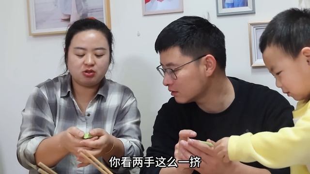 在这寒冷的冬天，丹丹做一碗热气腾腾的饺子，全家人吃的非常开心【胖手手丹丹】