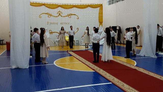 Школьный новогодний бал