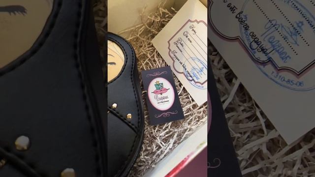 С нашего магазина, мы можем отправить ваш заказ, как подарок! И даже подпишем от вас открытку.