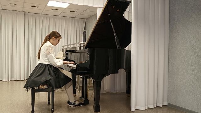 1000037663.mp4 Гоненко Илона 10 л. П. Чайковский "Нем.песенка" сольное исп., сред.группа. г. Белово