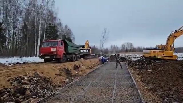 Сборка и укладка матрацев Рено при берегоукреплении