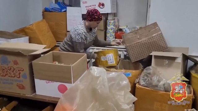В подмосковном Ногинске полицейские задержали нелегальных мигрантов в цехе по производству конфет