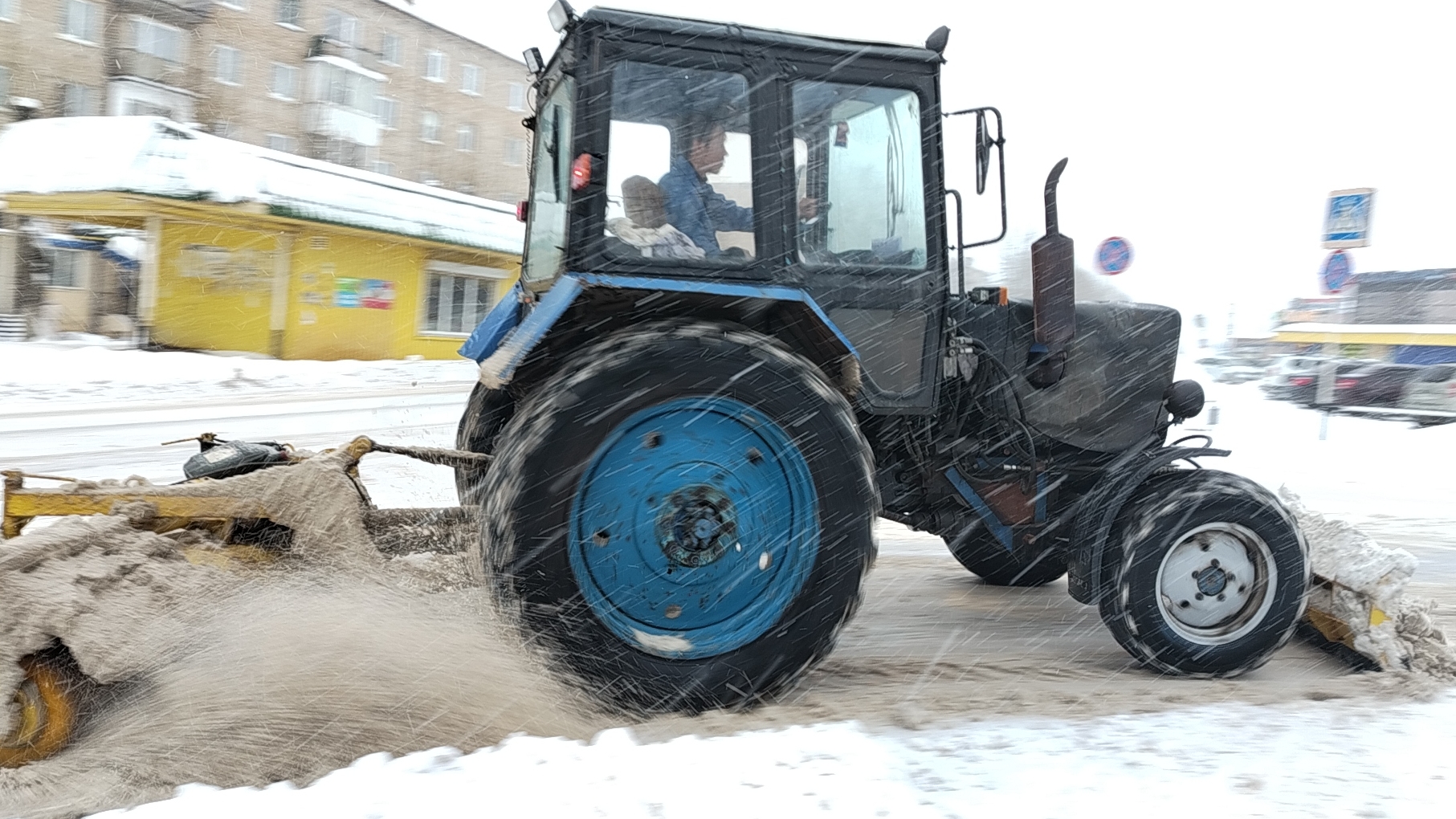 очистка дорог от снега 43 часть