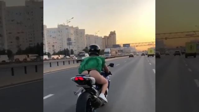 MOTOGIRLS | Поездка в стрингах на байке! )))