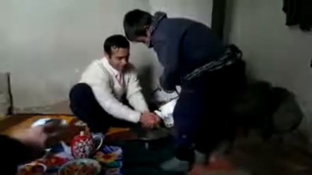 Моем руки перед едой в кишлаке