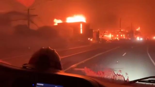 Знаменитый город Малибу — один из самых дорогих городов теперь превратился в пепел.