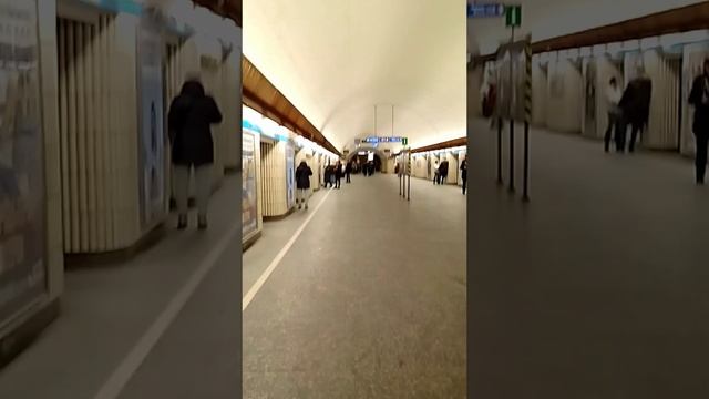 Закрытая станция метро в С.Петербурге