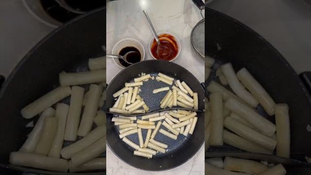#Easy #Double #Ddokbokgi#Korean #rice #pasta#dish#cooking#foodshorts - 1 Gochujang, not 2!