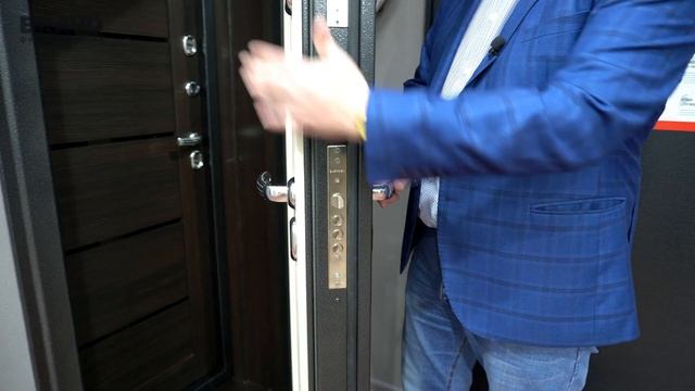 Какую ВХОДНУЮ ДВЕРЬ выбрать в ДОМ? Наполнение и уплотнители входных дверей. Двери Браво
