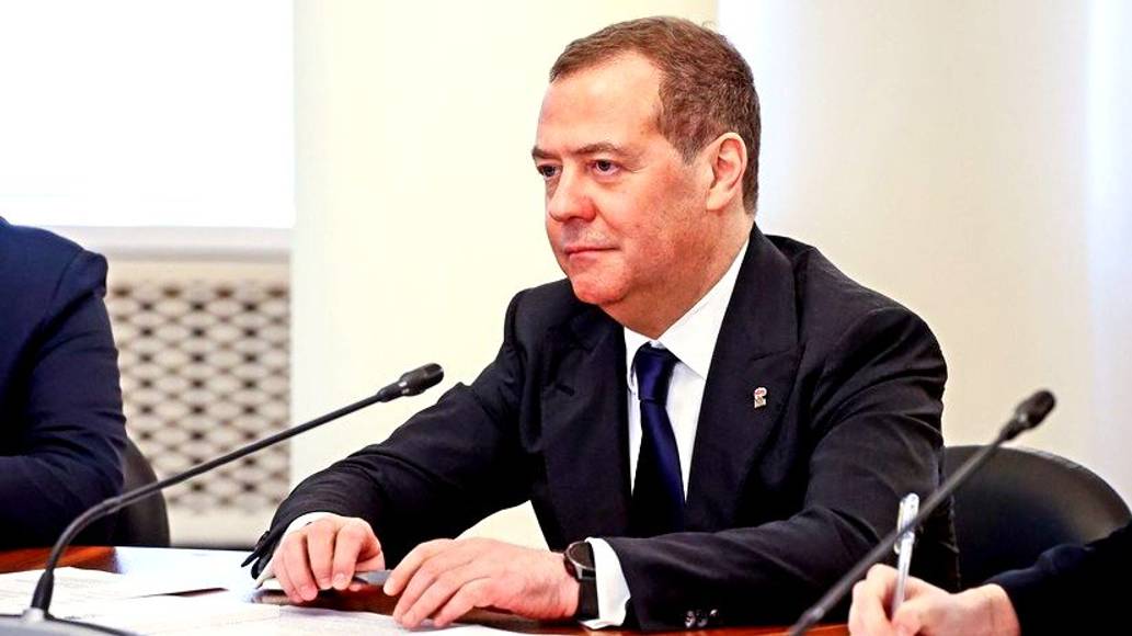 Медведев описал план Трампа по созданию «трамповской политической географии»