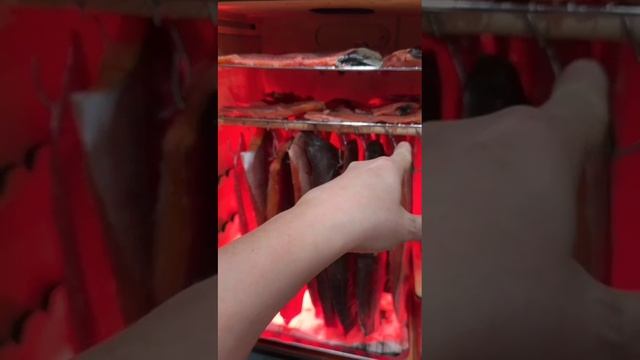 Вялим красную рыбку в коптильне "МясоДелов