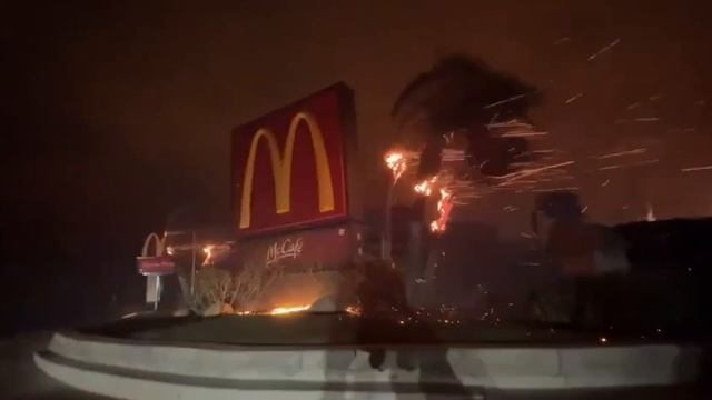 Вывеска McDonald’s в Лос-Анджелесе как в фильмах катастроф