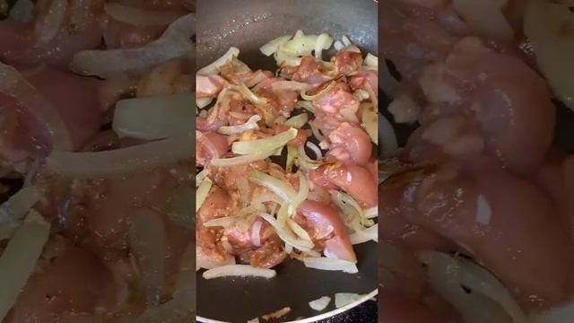 Курица обжаренная с овощами на перекус.