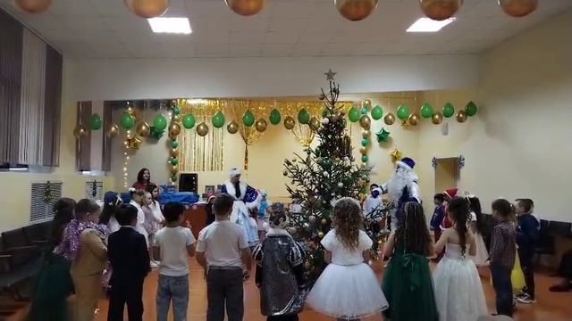 Дети веселятся
