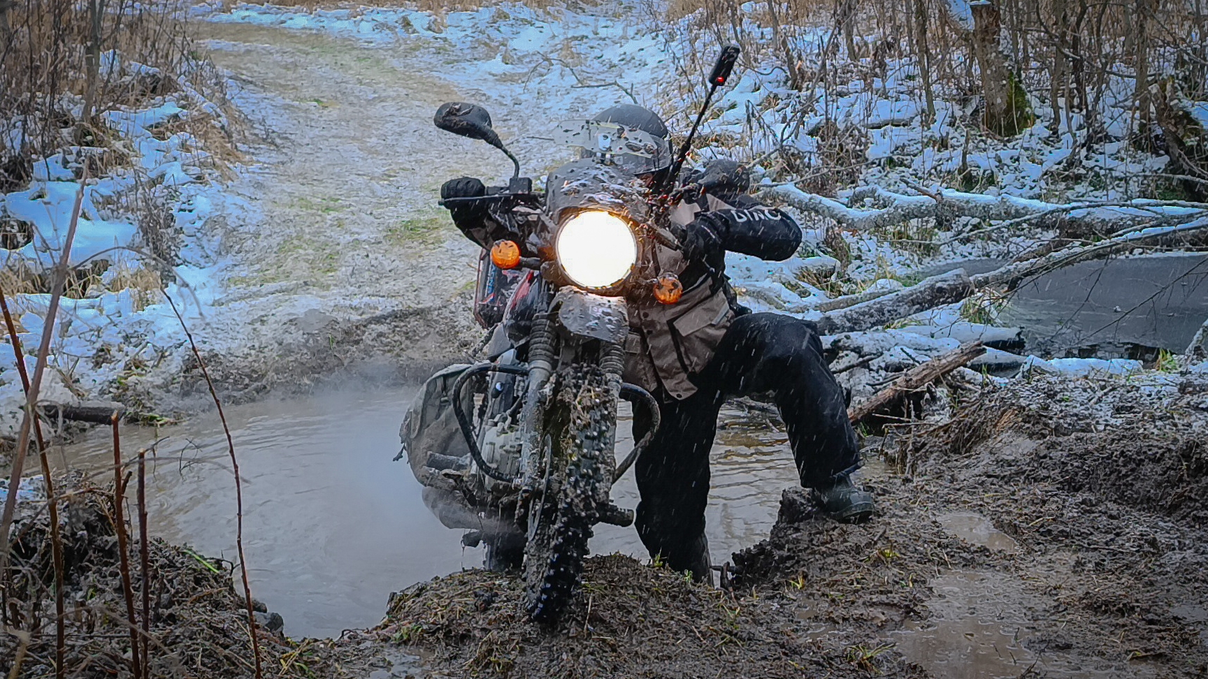 Медведь Шатун 2024. Зимняя мотоэкспедиция. Bajaj boxer . Урал с коляской. Зимой на мотоцикле.