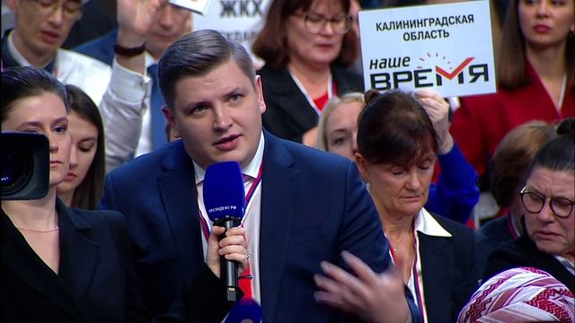 «Вас не похвалят за вопрос о дорогах»: Владимир Путин пожурил журналиста из Королева