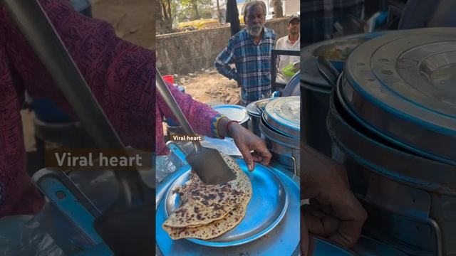 Old aunty selling ₹30 paratha #shortsfeed #streetfood #youtubeshorts