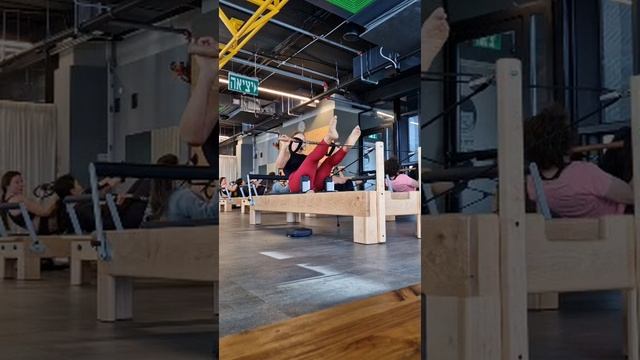 PILATES REFORMER TIME ⏳ | ПИЛАТЕС РЕФОРМЕР 🔥 | 💪🙂 פילאטיס מכשירים #shorts #video #fun #love #work