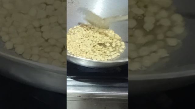 Besan ka laddu.......💚🥰💜#shorts #shortsfeed #food #trendingshorts #youtubeshorts #viralshort #laddu