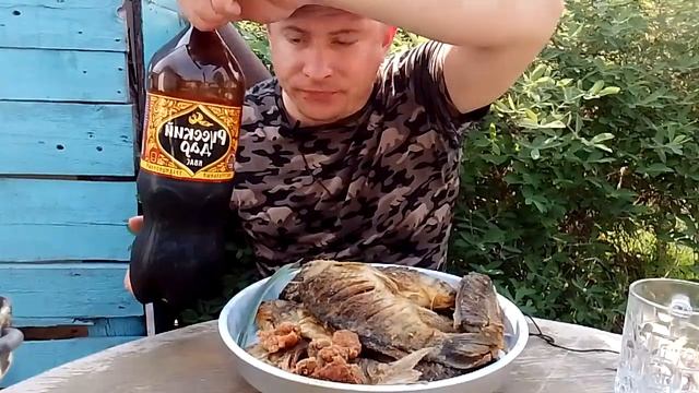 мукбанг/обжор/жареные караси и холодный квас/