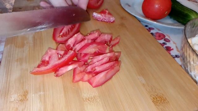 Приготовить салат. Легко приготовить за 5минут .